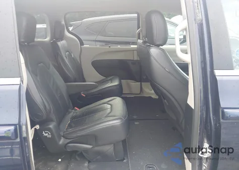 2017 Chrysler Pacifica Touring-L z USA, uszkodzony, nr VIN 2C4RC1BG1HR675968